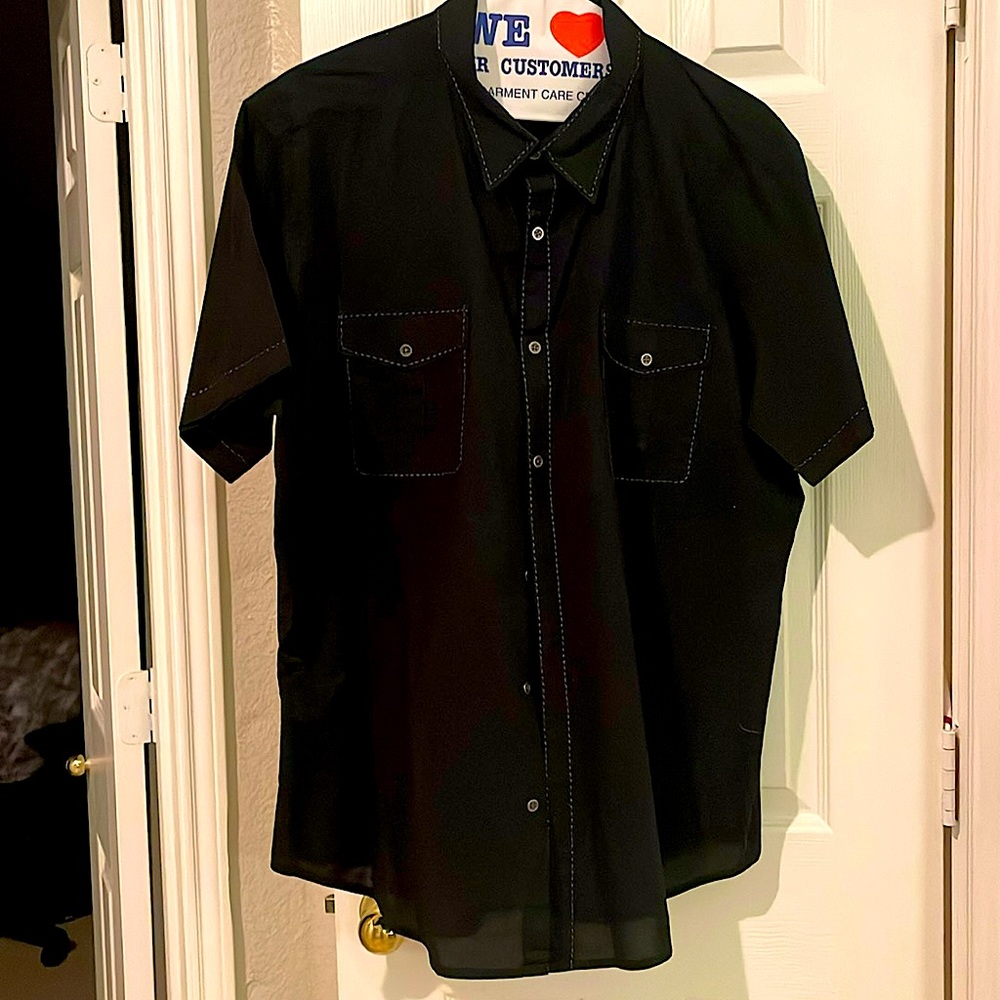 Men’s casual button-down, short sleeve shirt. XXL